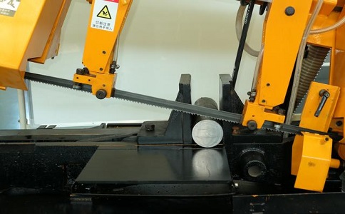 寻乌数控带锯床自动送料精度会出现偏差吗？